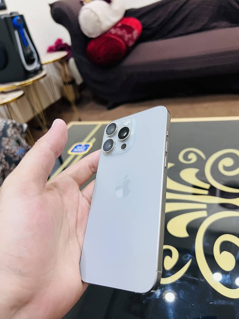 Apple iPhone 15 Pro Max 13