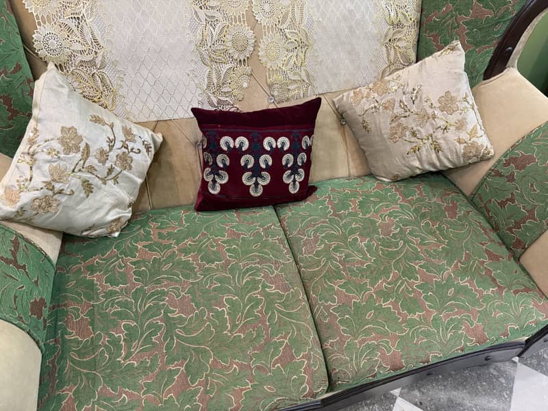 9 seater sofas set with tabel 4