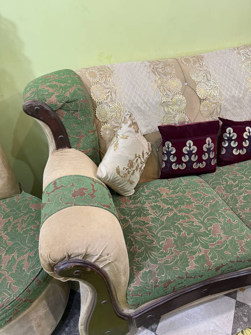 9 seater sofas set with tabel 5
