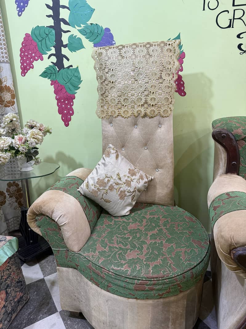 9 seater sofas set with tabel 6