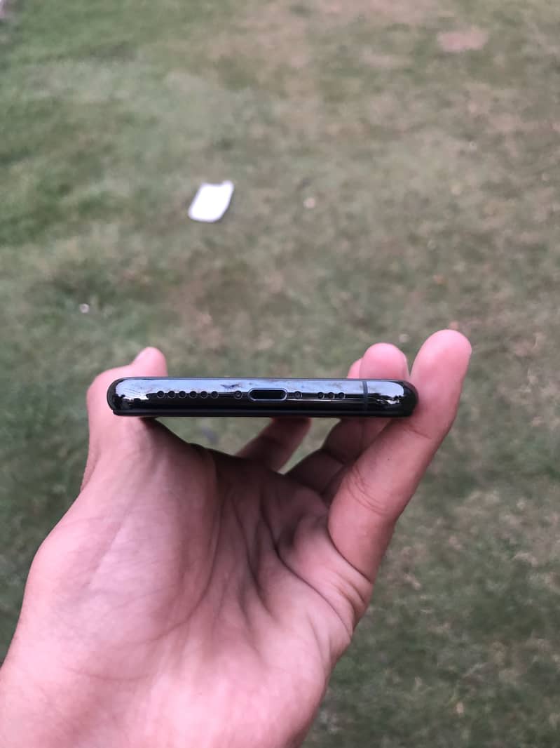 Apple iPhone 11 Pro 4