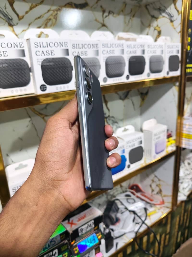 Tecno CAMON 40 1