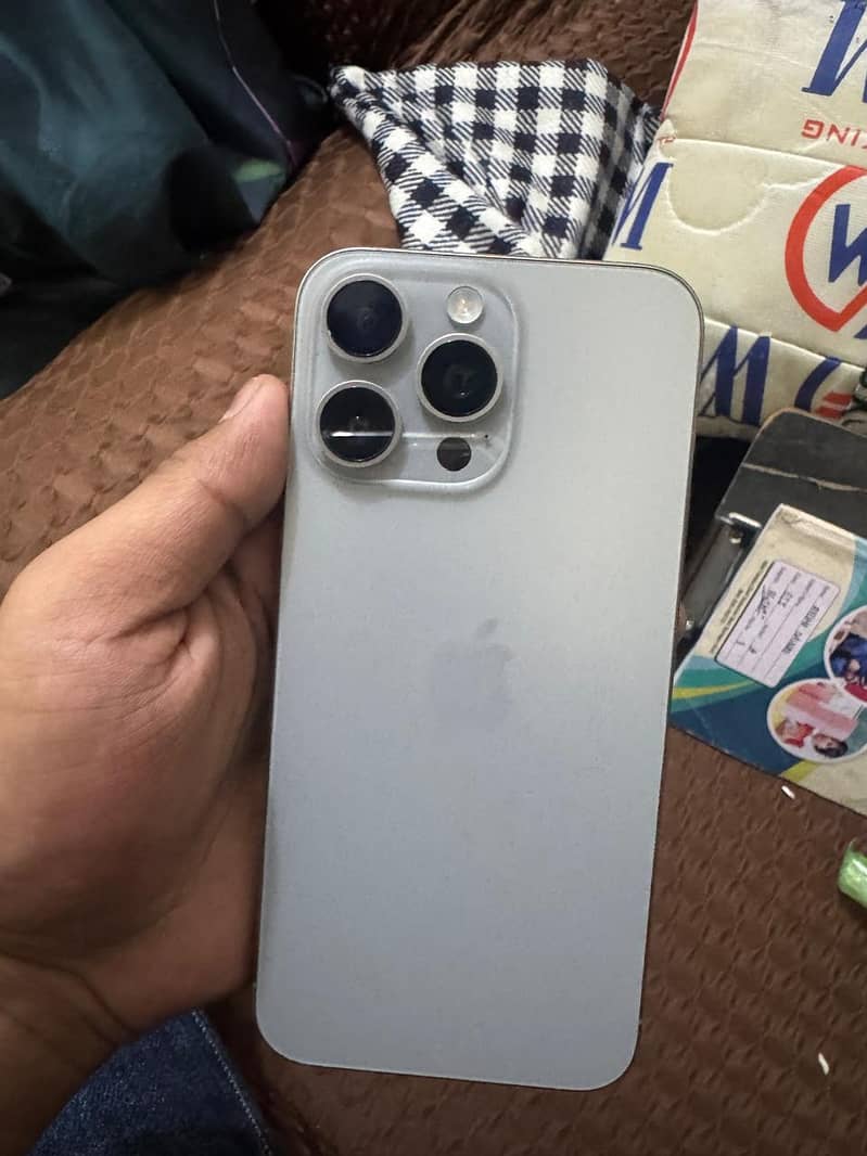 Apple iPhone 15 Pro Max 5