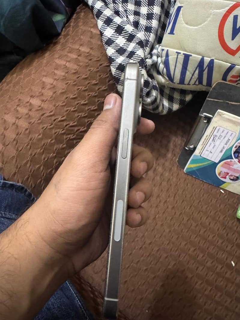 Apple iPhone 15 Pro Max 6