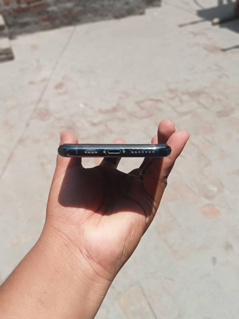 Apple iPhone 11 Pro Max 4