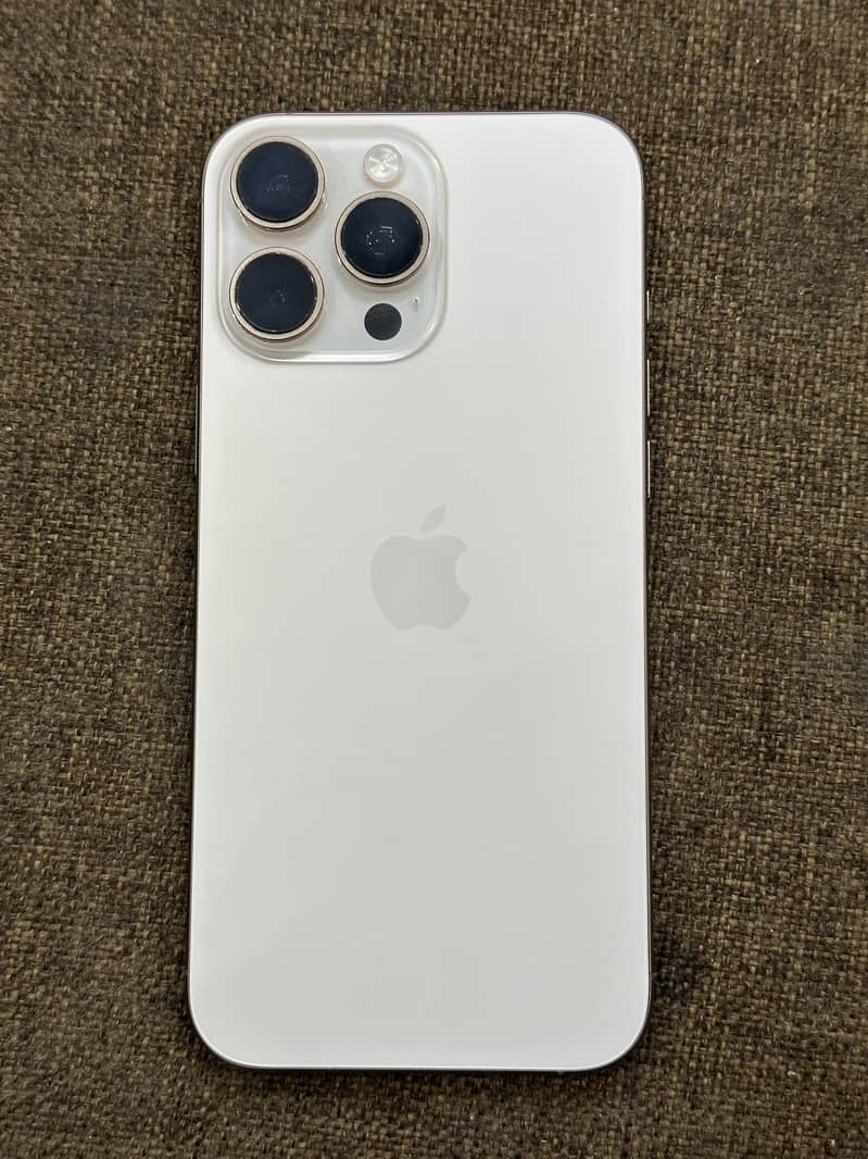 Apple iPhone 16 Pro Max 2