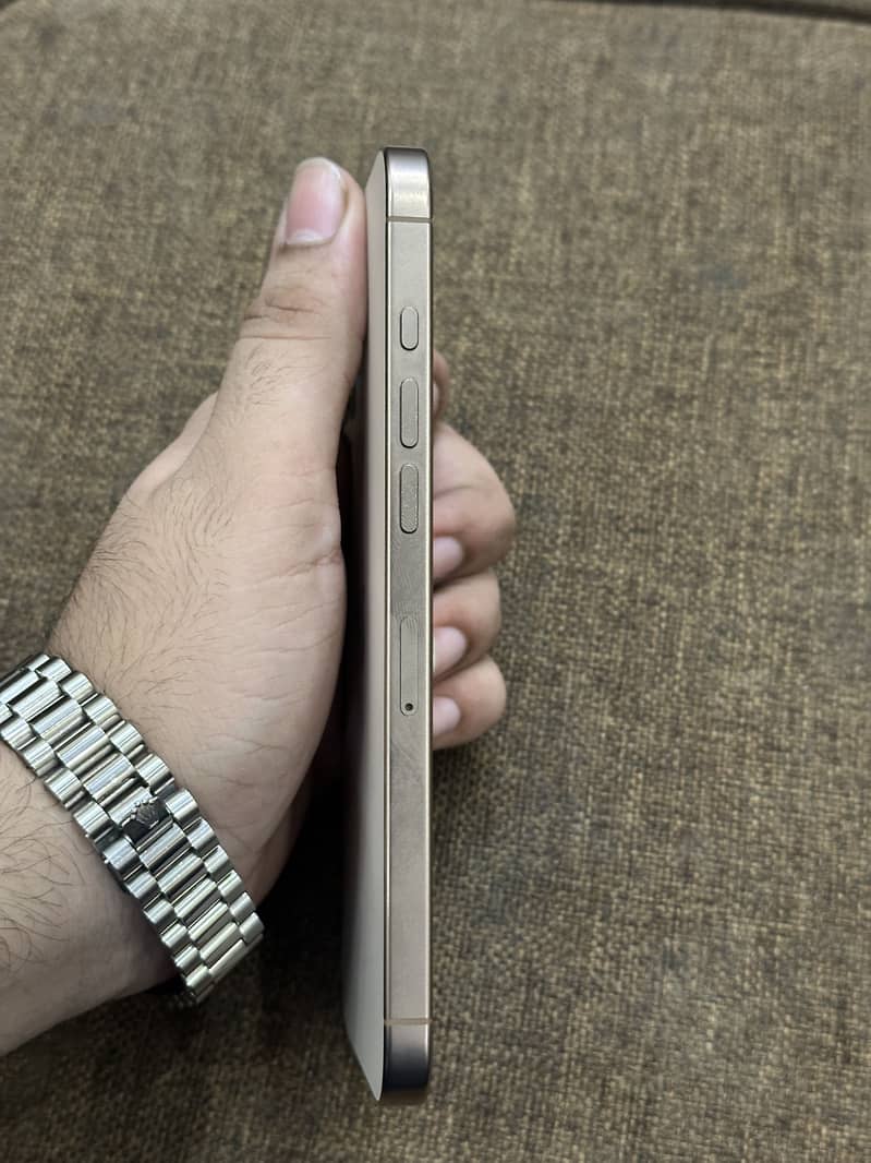 Apple iPhone 16 Pro Max 3