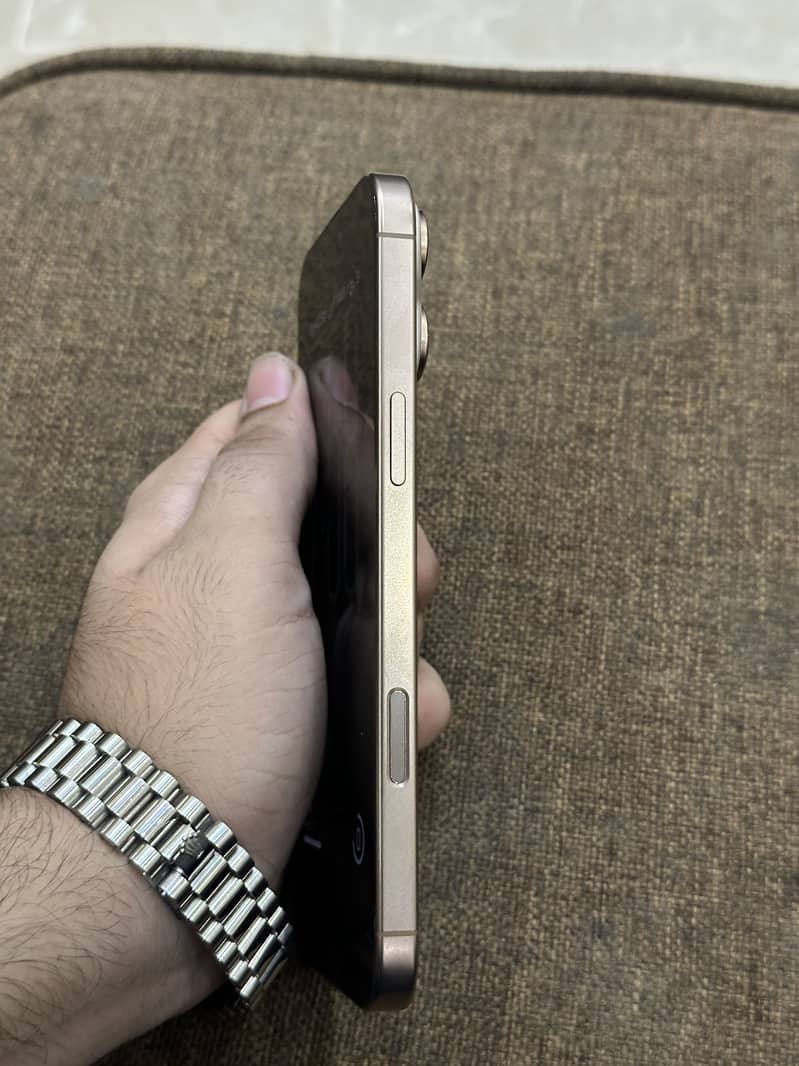 Apple iPhone 16 Pro Max 5