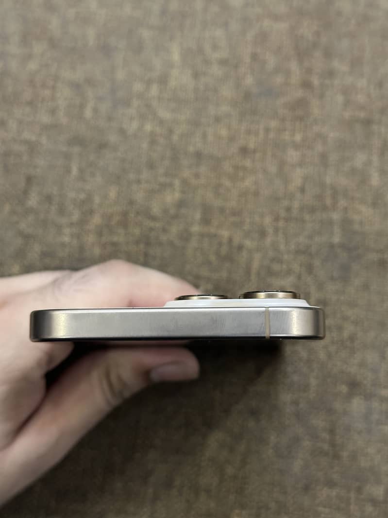 Apple iPhone 16 Pro Max 6