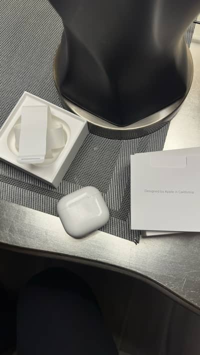 AirPods 4 Without ANC