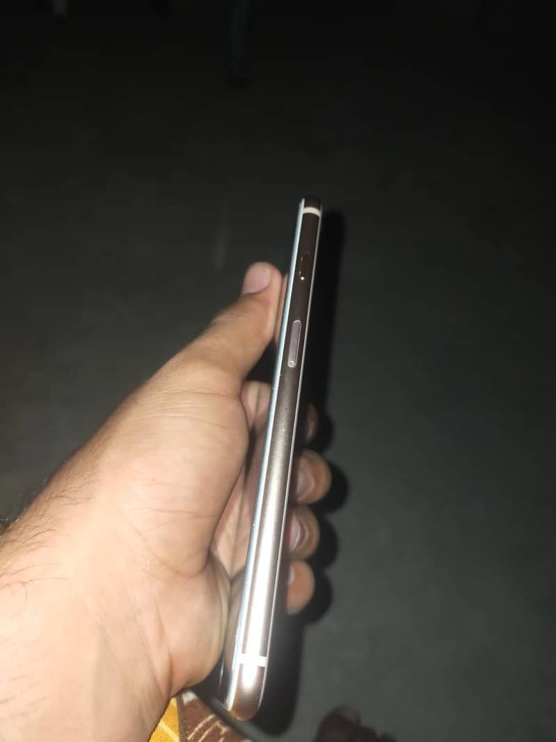 Apple iPhone 8 Plus 1