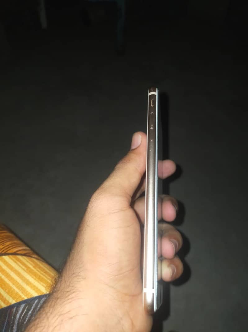 Apple iPhone 8 Plus 3