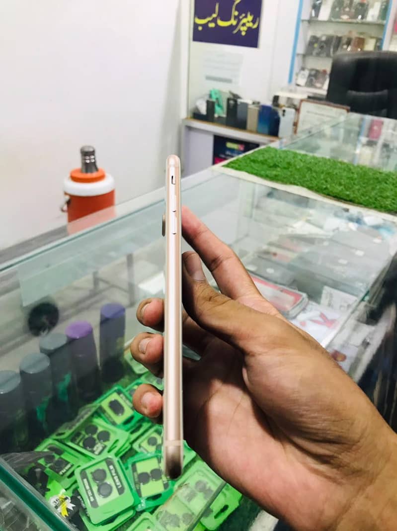 Apple iPhone 8 Plus 1