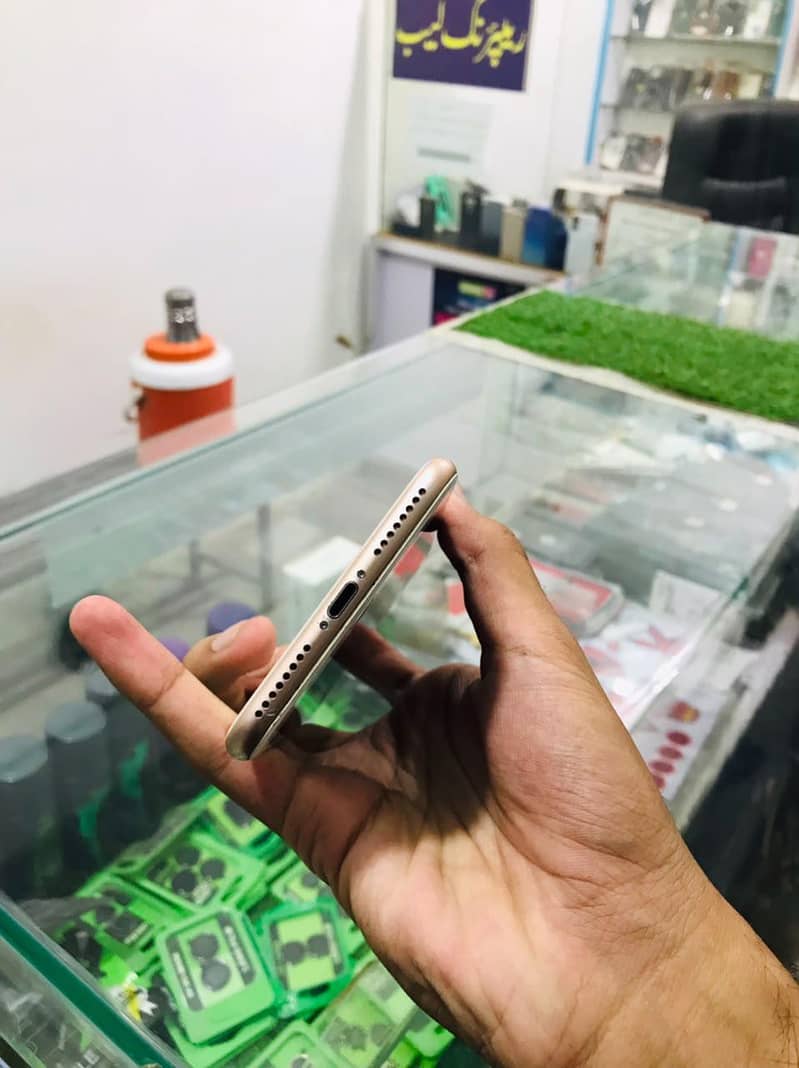 Apple iPhone 8 Plus 2