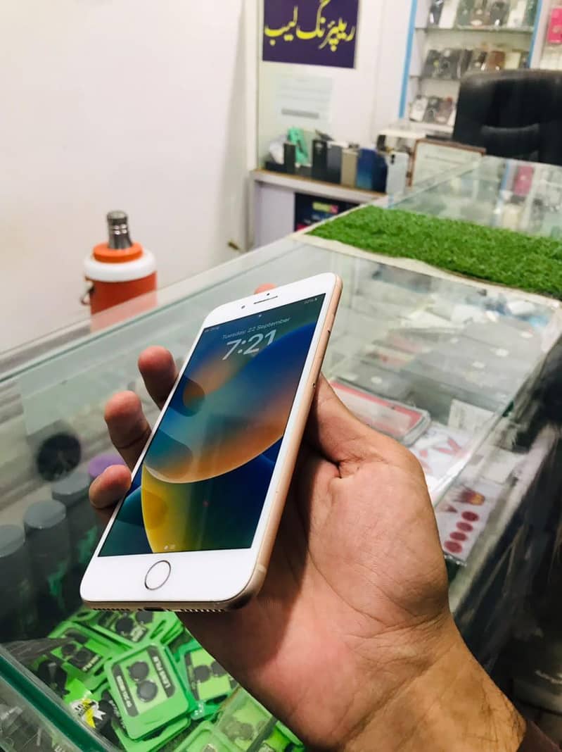 Apple iPhone 8 Plus 5