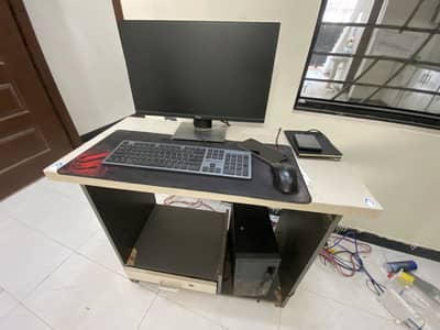 Computer pc table in just 2800