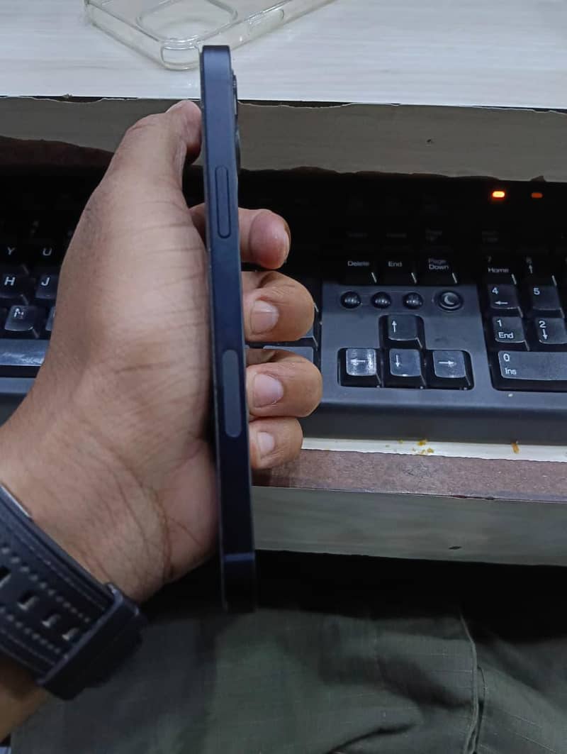 Apple iPhone 12 1