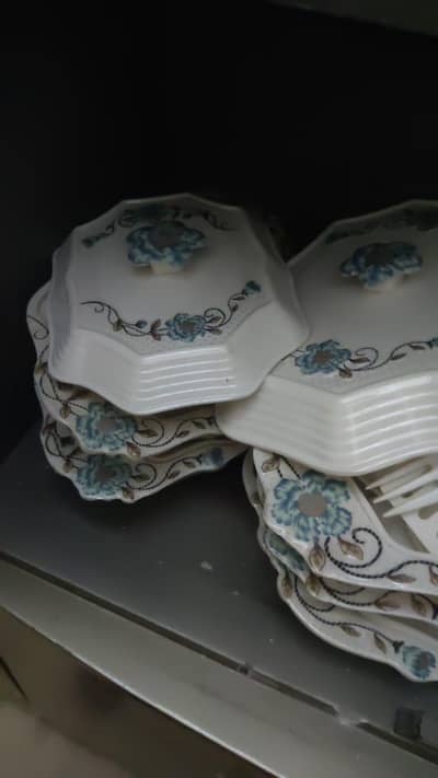 Crockery Set for Sale