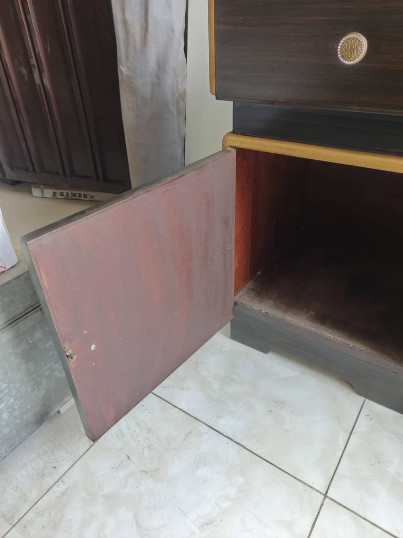 Wood Dressing Table 9