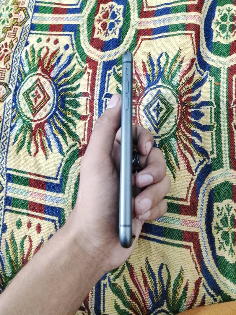 Apple iPhone 11 3