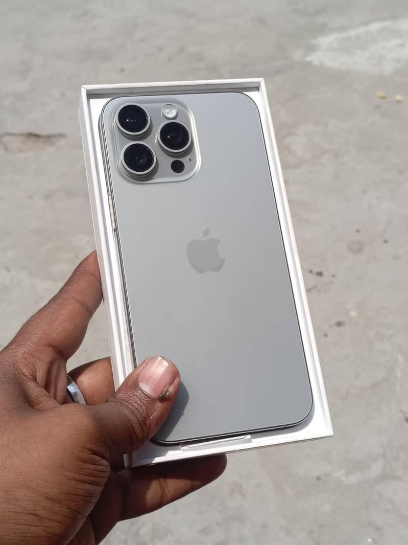 Apple iPhone 15 Pro Max 0