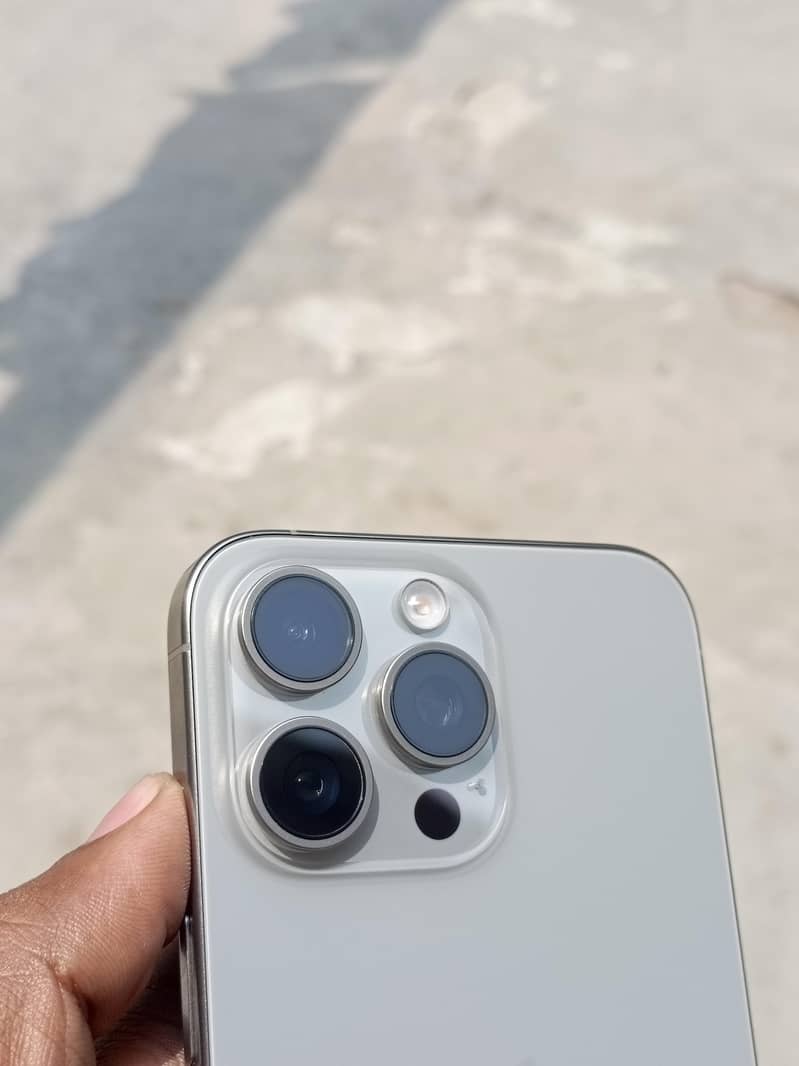 Apple iPhone 15 Pro Max 2