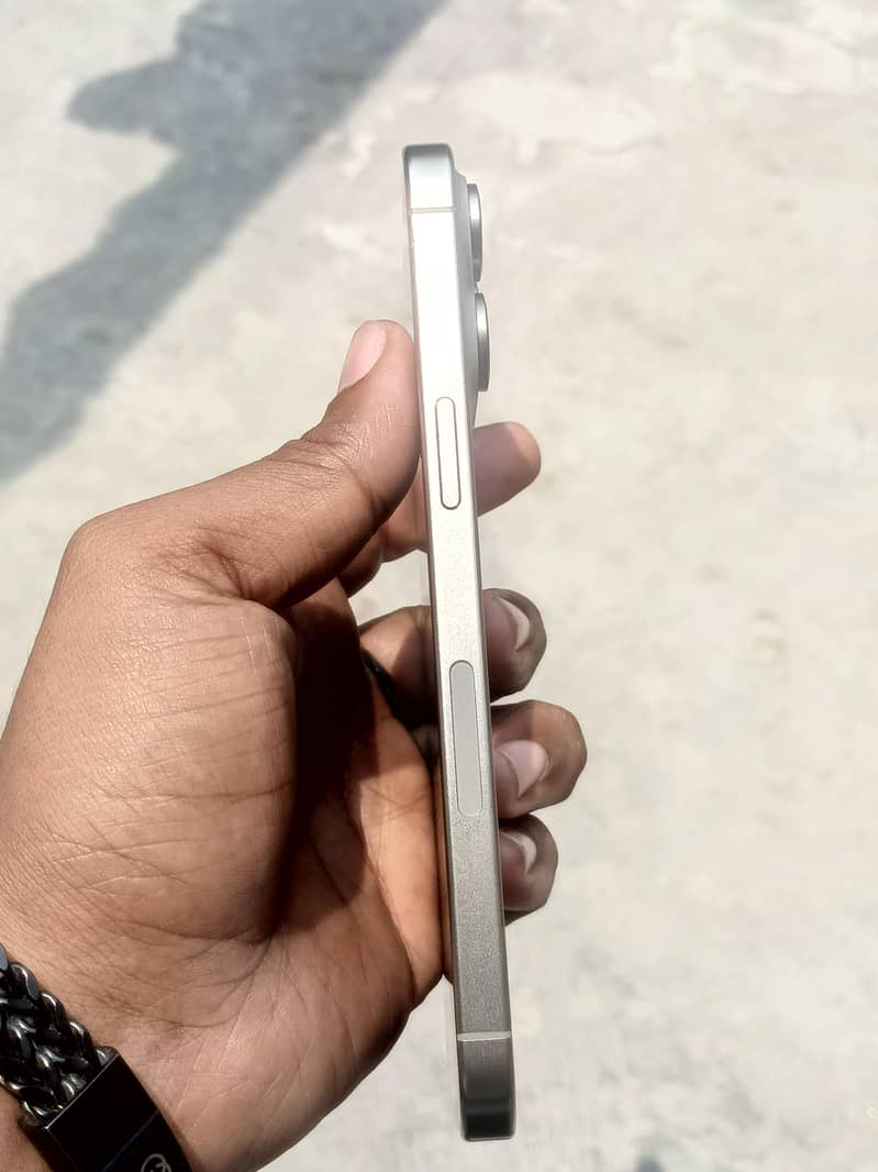 Apple iPhone 15 Pro Max 3