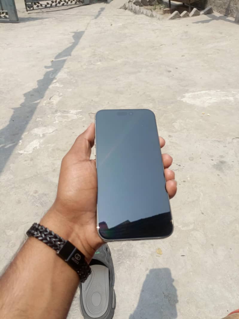 Apple iPhone 15 Pro Max 9