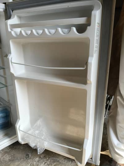 Dawalance fridge 1 year use 9 yaesrs warranty remaing 03054997417