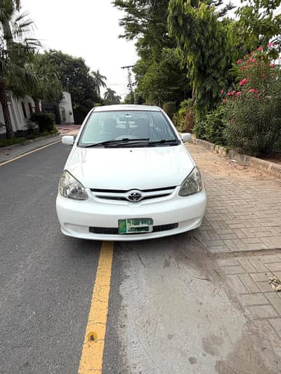 Toyota Platz 2003
