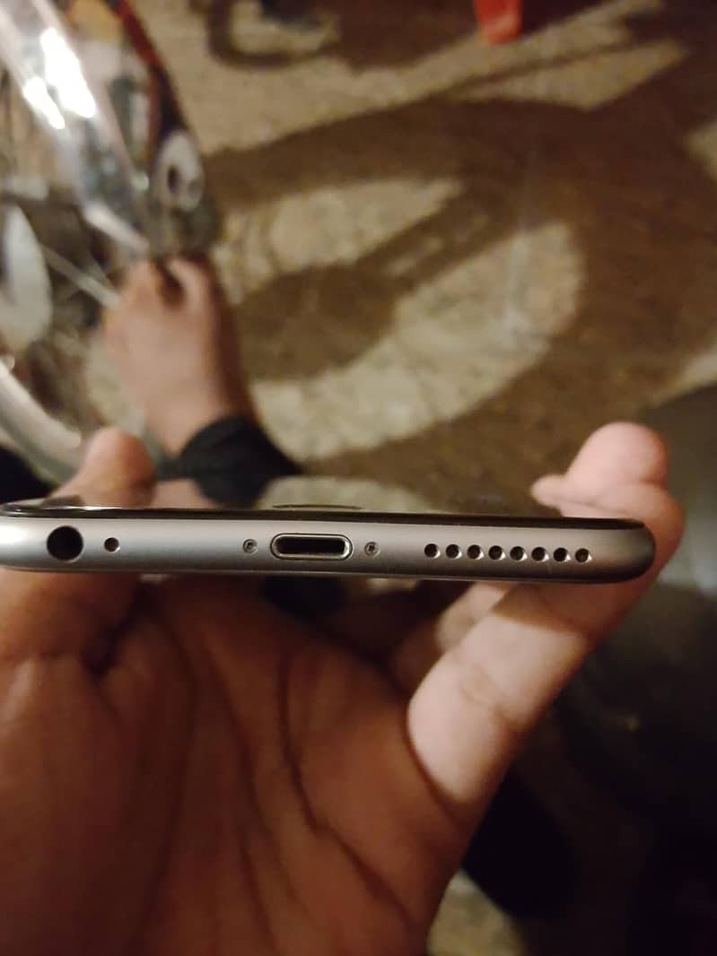 Apple iPhone 6S Plus 4