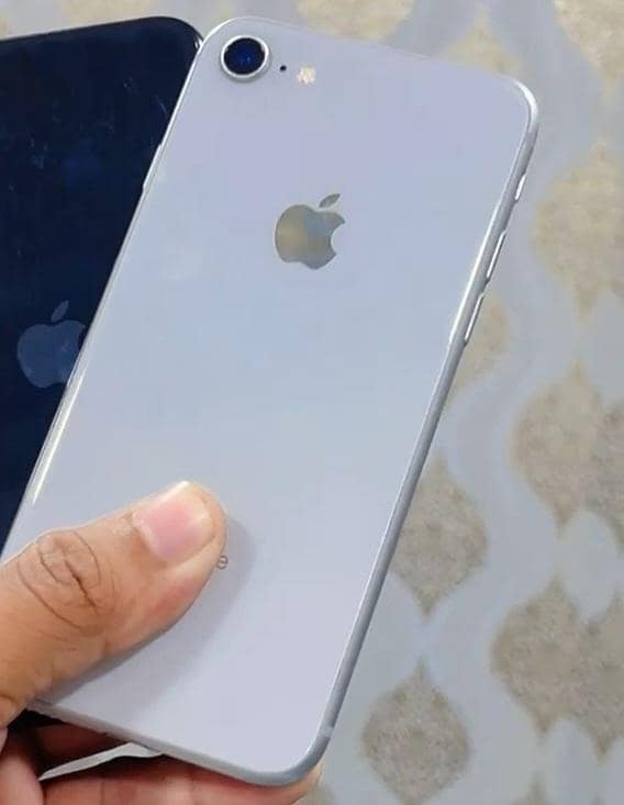 Apple iPhone 8 1