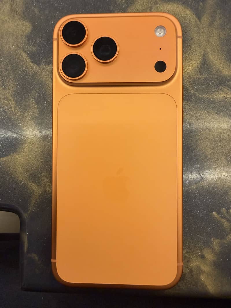 Apple iPhone 17 Pro Max 4