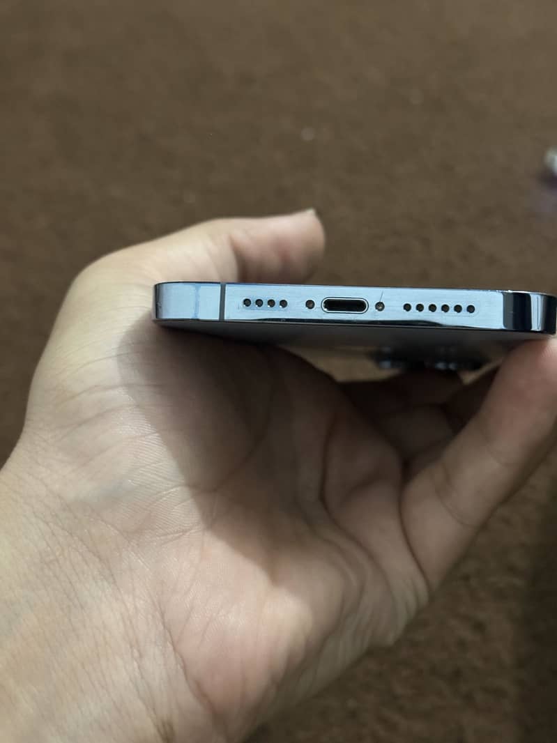 Apple iPhone 13 Pro Max 2