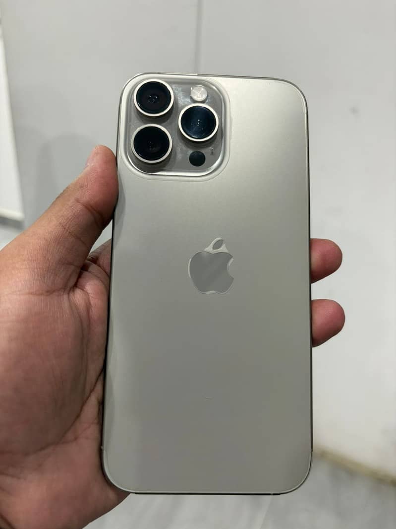 Apple iPhone 16 Pro Max 0