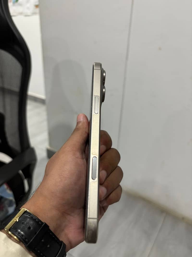 Apple iPhone 16 Pro Max 3