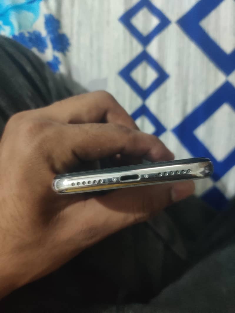 Apple iPhone X 5