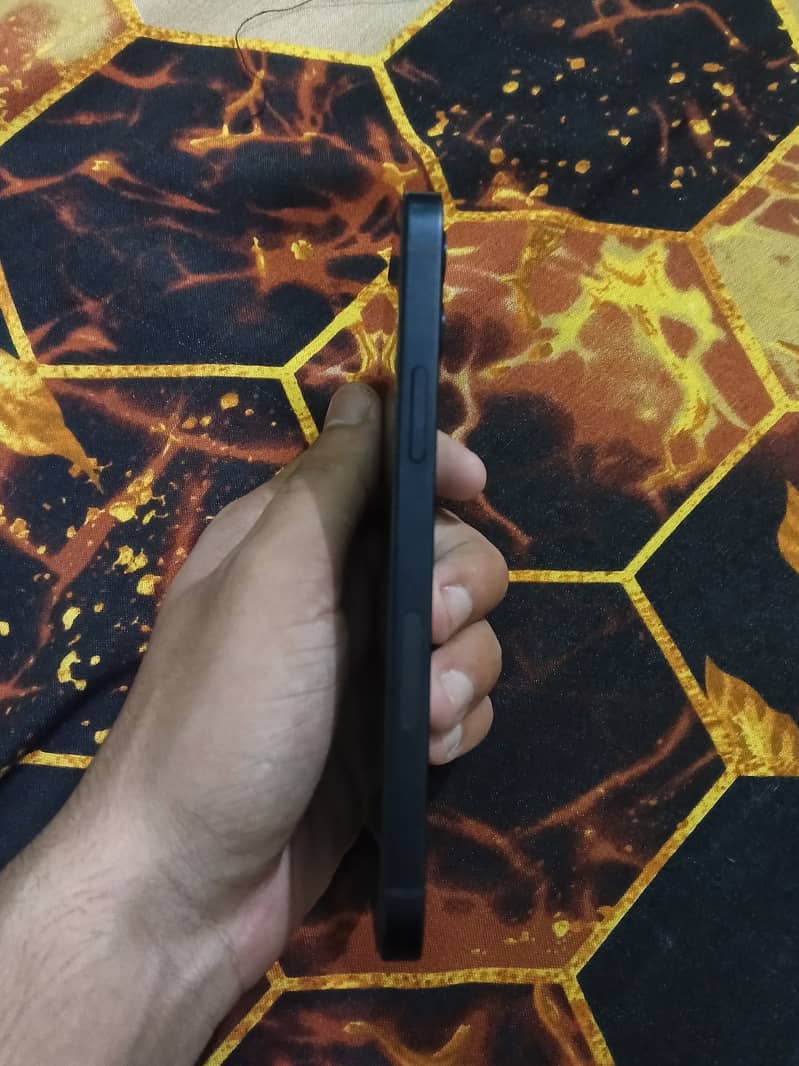 Apple iPhone 12 3