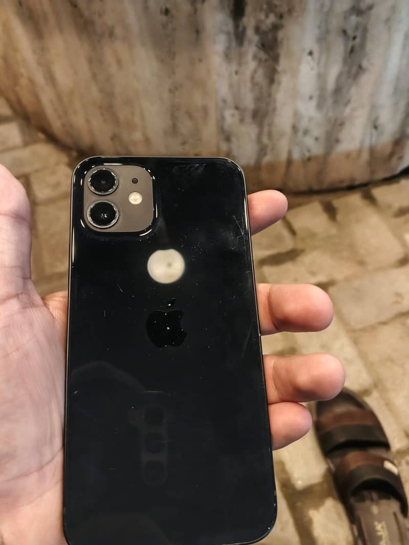 Apple iPhone 12 4