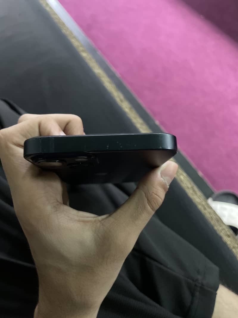 Apple iPhone 13 4