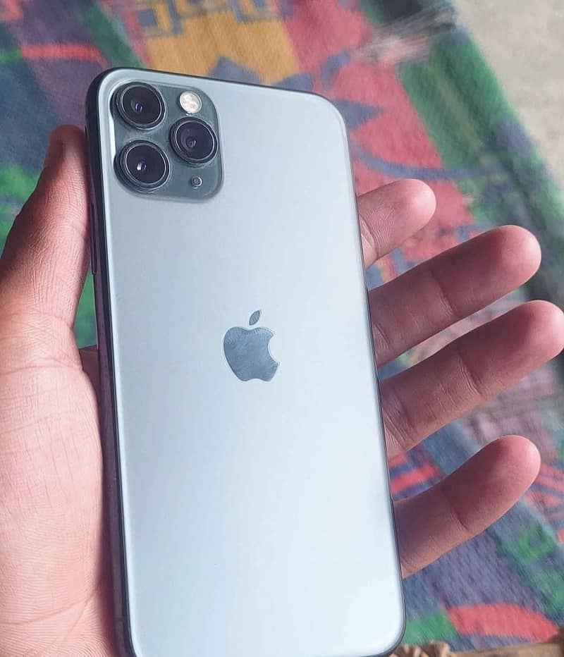 Apple iPhone 11 Pro 4