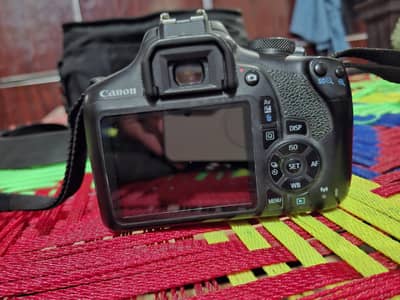 Canon EOS 1300D Body + 75-300 Lens