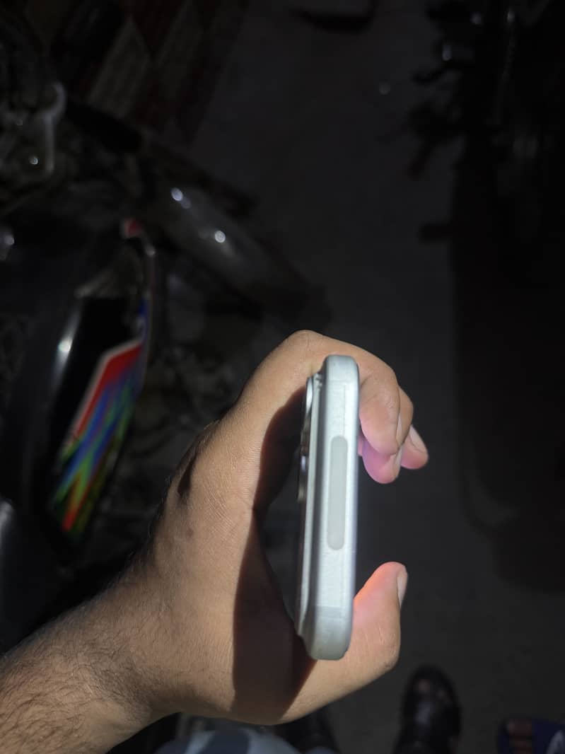 Iphone 17 pro max 4