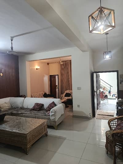 FOR SALE HOUSE 10 MARLA DOUBLE STORY MARBLE TILLE WOOD WORK FLOOR BEAUTIFUL HOUSE TOP LOCATION MAIN COLLEGE ROAD NEAR GONDAL CHOWK TOWNSHIP LAHORE GOOD INVESTMENT TIME