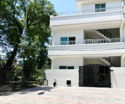 G-11/2 Proper Corner 25x40 Front Open Extra land double Story house for sale