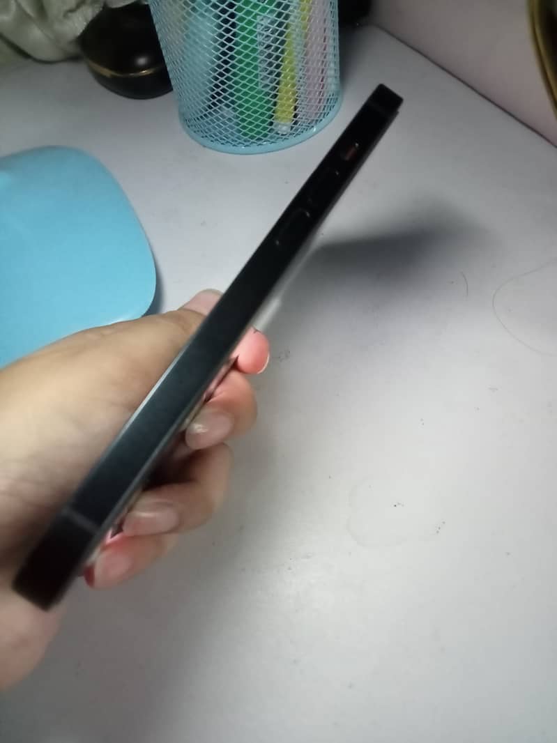 Apple iPhone 14 3