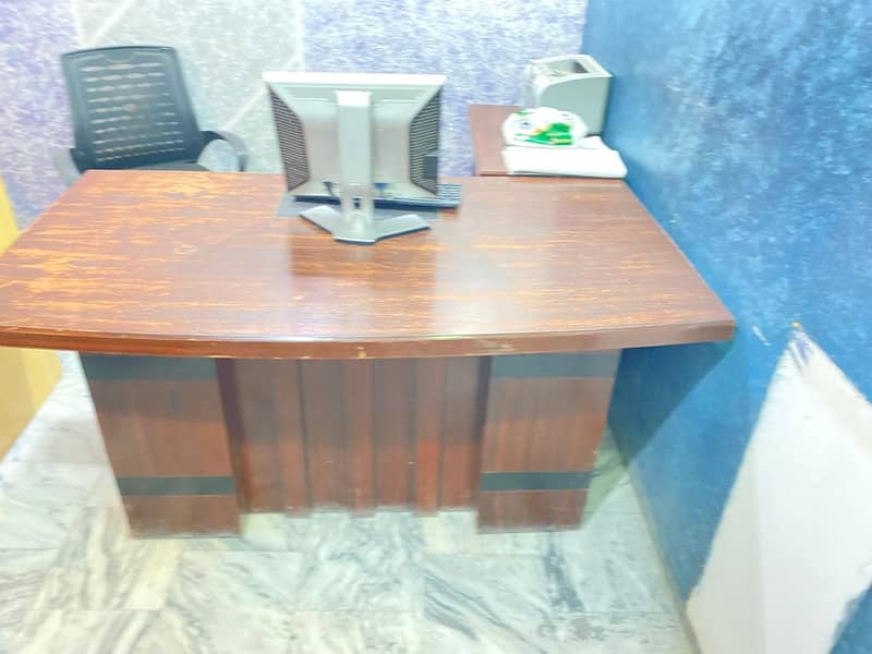 Large executive table 1
