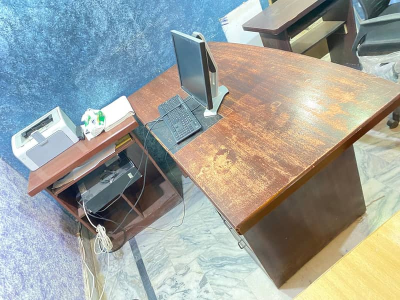 Large executive table 3