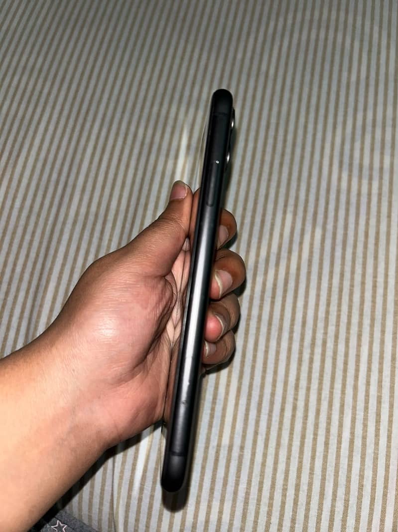 Apple iPhone 11 3
