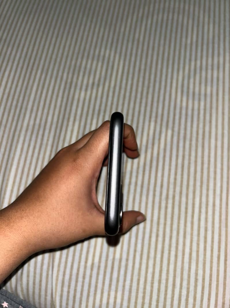 Apple iPhone 11 4